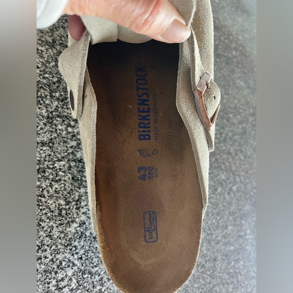 Birkenstock Boston soft footbed size 43 never worn outside/wax drop on right one - Picture 7 of 9
